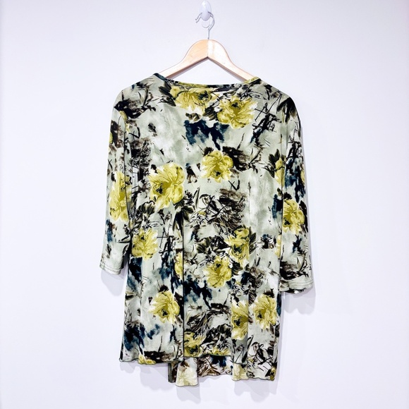 VIN ROUGE – Green Floral Wrap Top with Button Detail | Soft Jersey Knit | XXL * - Picture 2 of 9